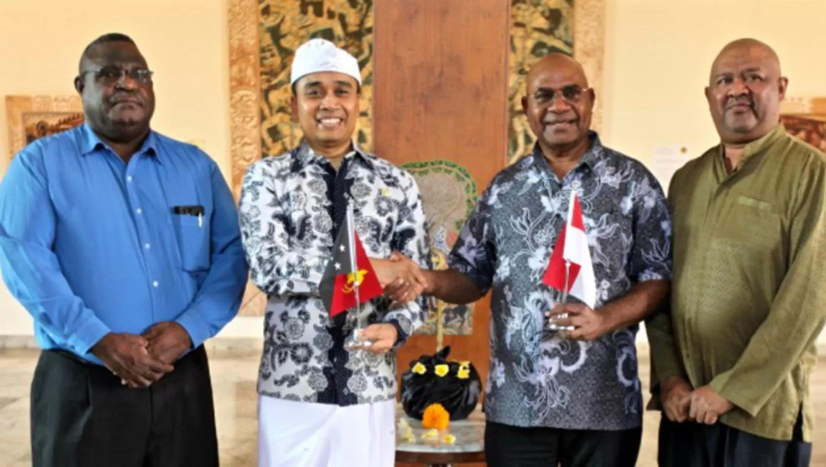 Wakil Ketua Badan Kerja Sama Antar-Parlemen (BKSAP) DPR RI, Putu Supadma Rudana bersama delegasi dari Papua Nugini. (dpr.go.id)