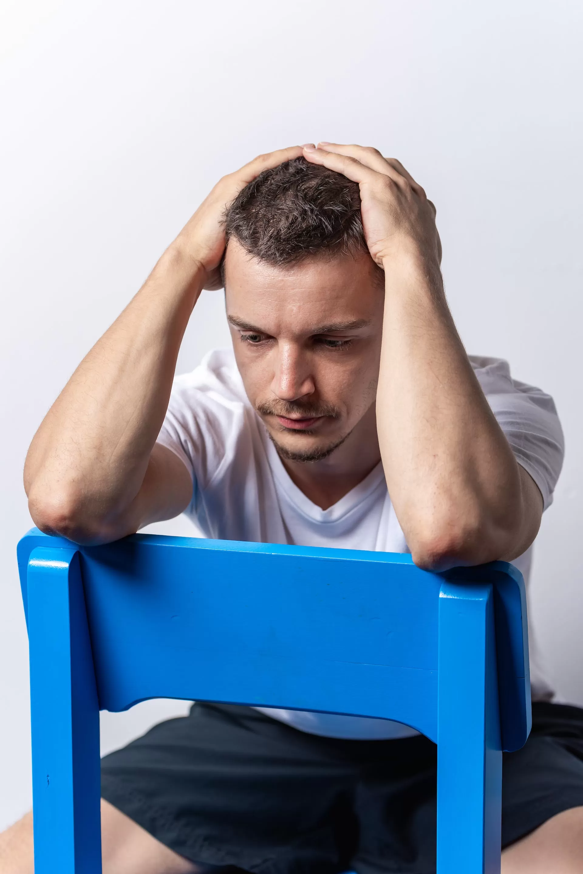 Ilustrasi seseorang yang overthinking. (Pexels / Alexandru Molnar)