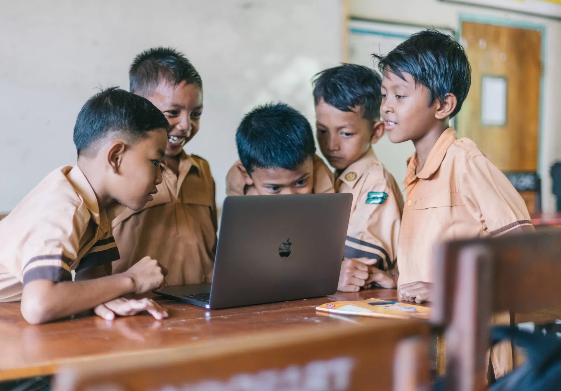 Ilustrasi anak-anak yang sedang belajar lewat laptop. (Pexels / Agung Pandit Wiguna)