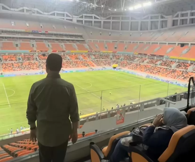 Anies Baswedan saat hendak menonton Perempat Final Piala Dunia U-17 antara Brazil vs Argentina. (Instagram / @aniesbaswedan)
