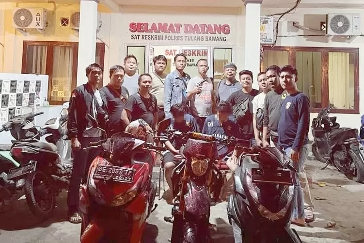 Para polisi setelah berhasil menggagalkan aksi pencurian. (Humas Polres Tulang Bawang)