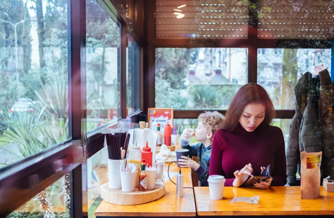 Ilustrasi restoran yang enak, bersih dan nyaman. (Pexels / Igor Starkov)