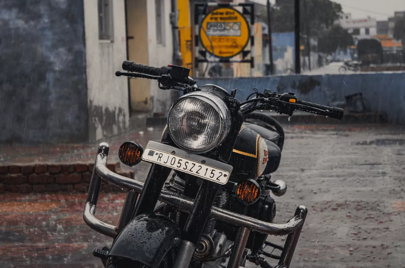 Motor yang kehujanan. (Pexels / Shantanu Goyal)