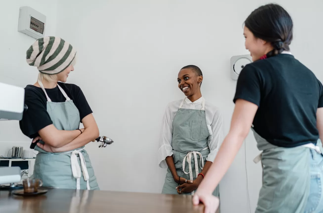 Ilustrasi membangun komunikasi yang baik. (Pexels / Ketut Subiyanto)