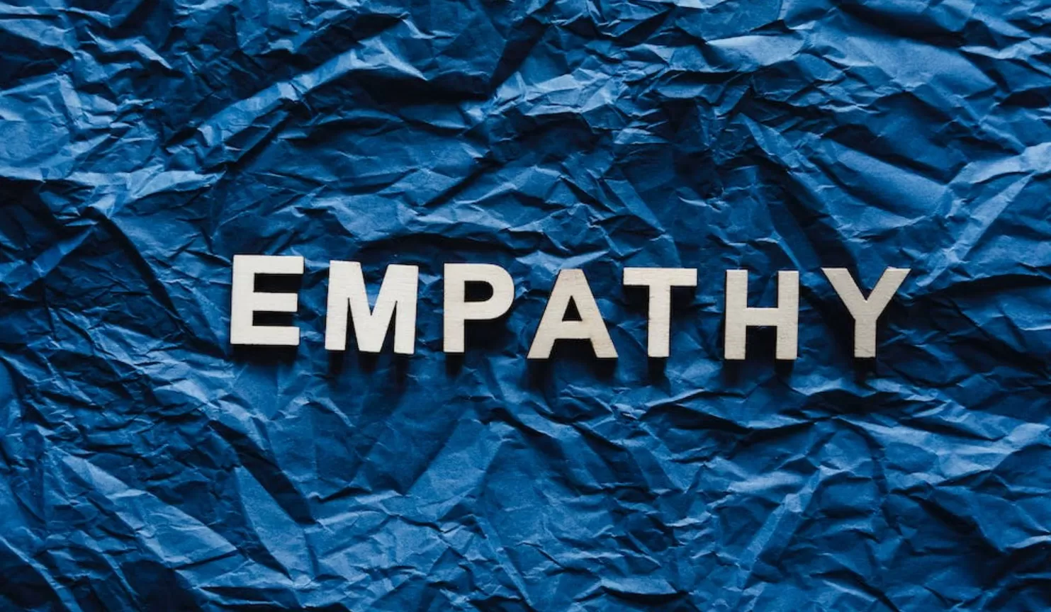 Empati, suatu hal yang sangat dibutuhkan dalam dunia kerja untuk meminimalisir konflik. (Pexels / Kevin Malik)