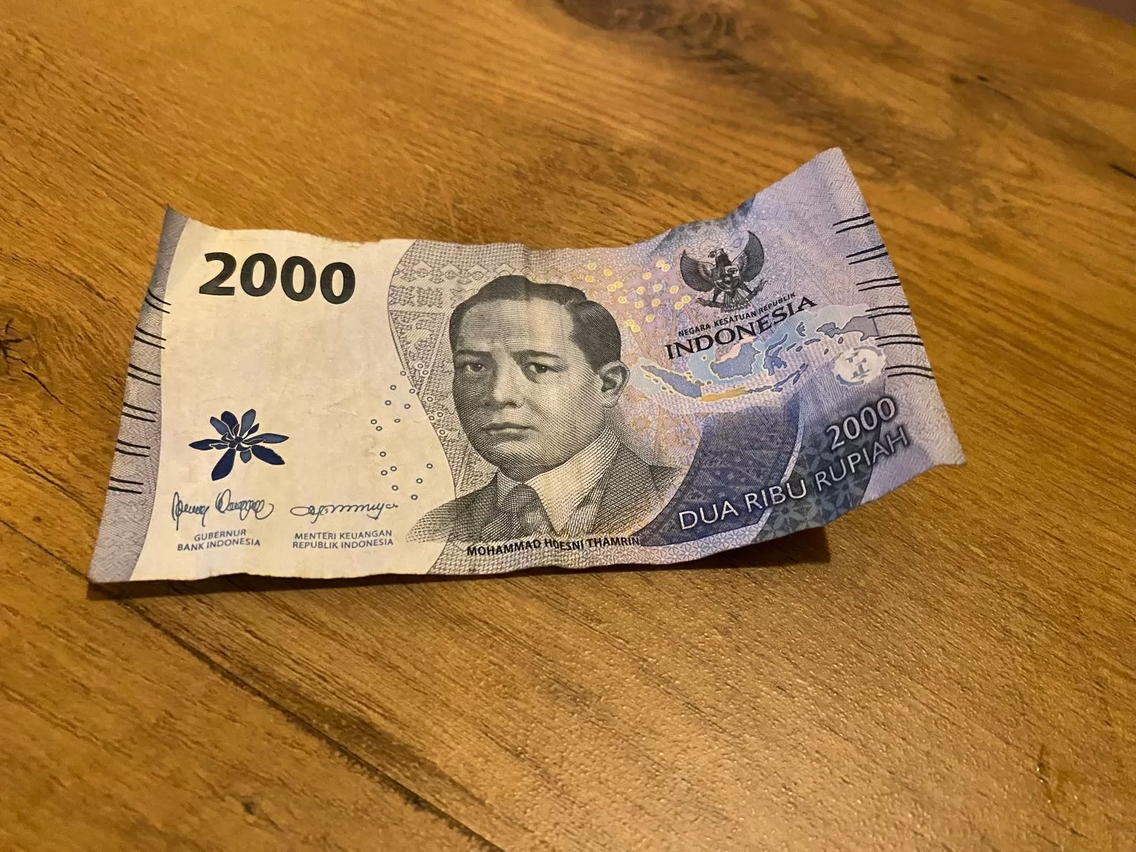 Uang Rp 2.000 yang dapat bermanfaat. (Pande / Rinus Muntu)