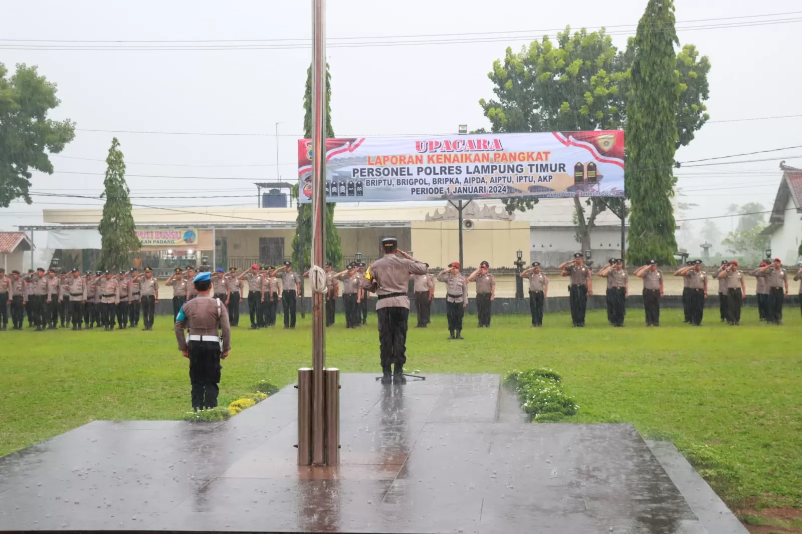 Upacara Laporan Kenaikan Pangkat di Polres Lampung Timur. (Humas Polres Lampung Timur)