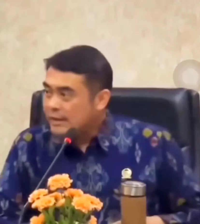 Tangkapan layar dari reels Permadi Arya tentang Arya Wedakarna. (Instagram / @permadiaktivis2)