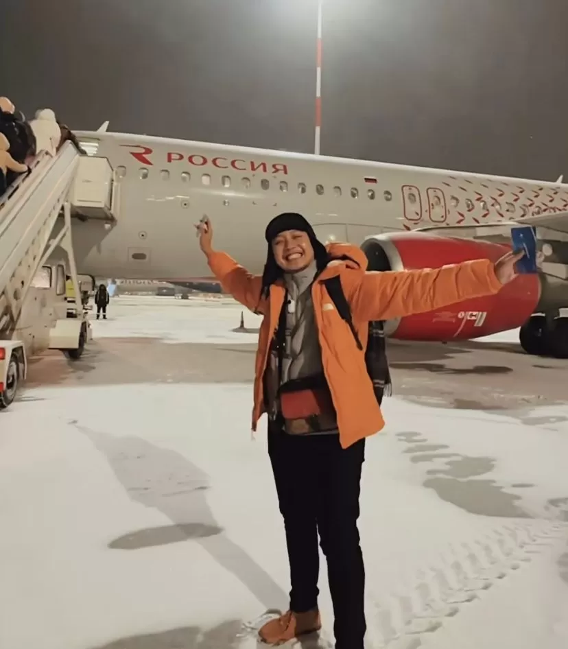 Aji Wirasakti Setyawan, seorang tour leader berpengalaman yang sedang berada di Rusia. (Instagram / @terjebakrindu)