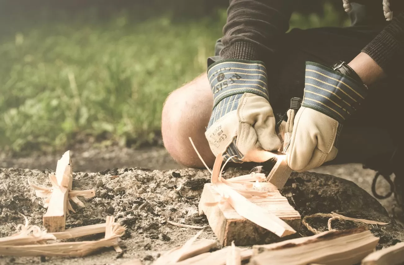Ilustrasi orang sedang melakukan pekerjaan karena ilmu dan pengalaman. (Pexels / Lum3n)