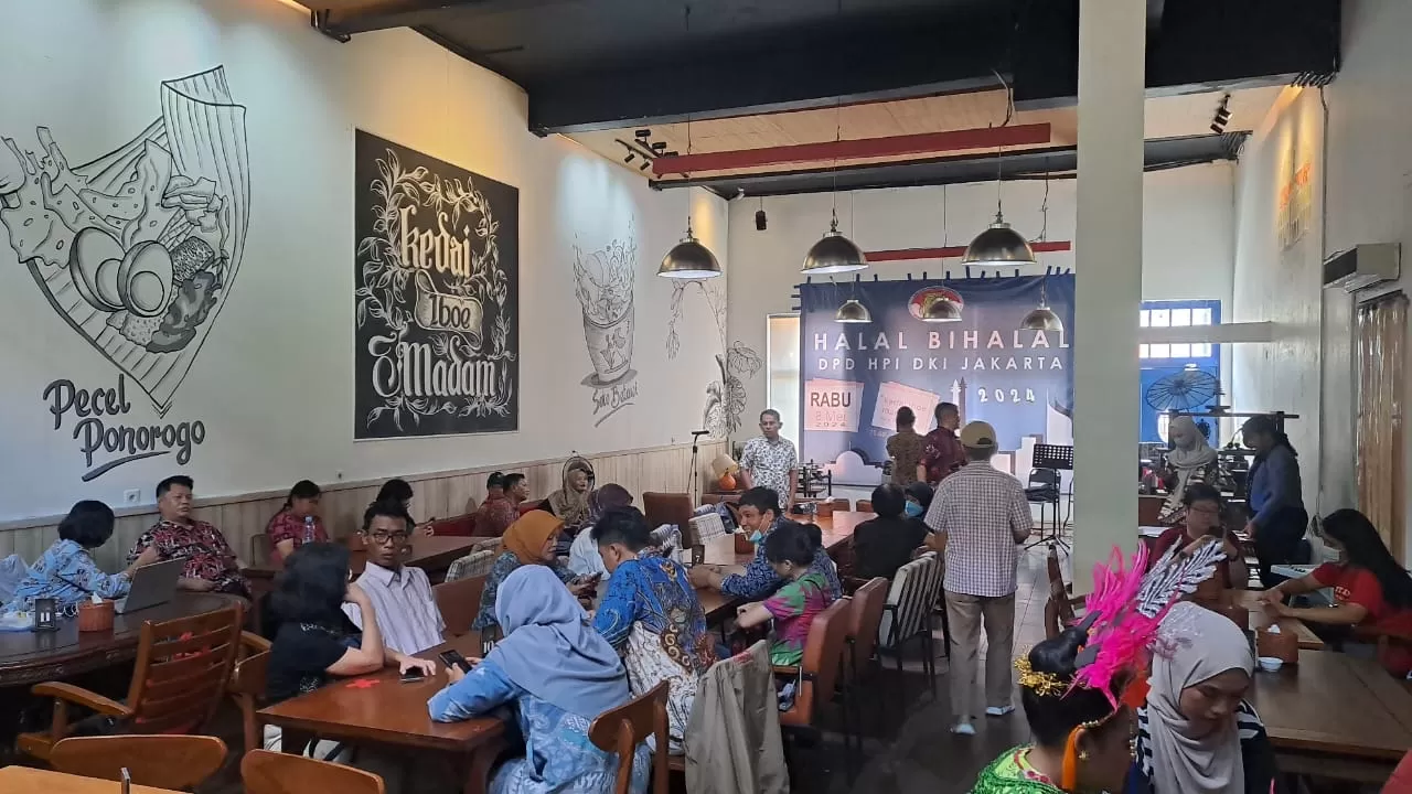 Suasana Halal Bihalal HPI Jakarta di Kedai Iboe Madam pada 8 Mei 2024. (HPI / Stiven Freddy)