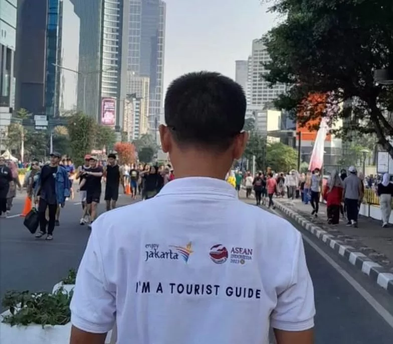 Seragam pramuwisata di Jakarta. (Instagram / @dpdhpijakarta)