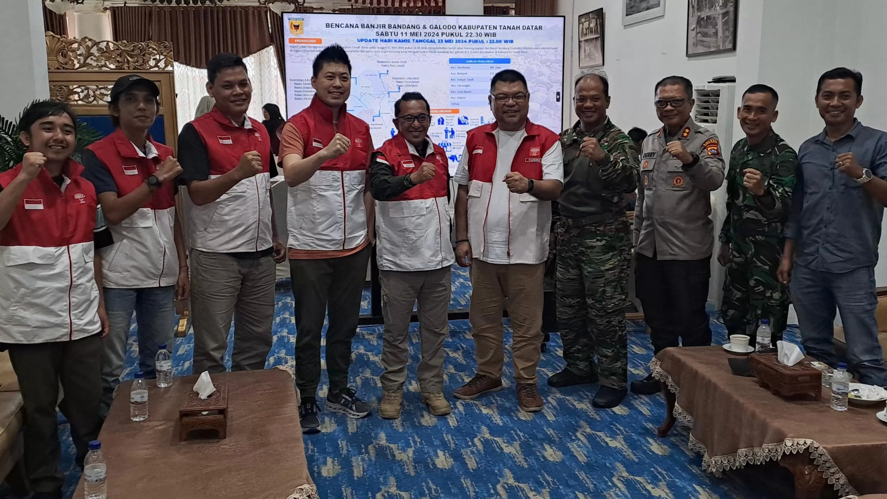 Koordinasi dengan Bupati Tanah Datar bapak Eka Putra dan unsur Pimpinan Daerah kabupaten Tanah Datar, Sumatera Barat terkait penanggulangan bencana alam. (foto: istimewa)