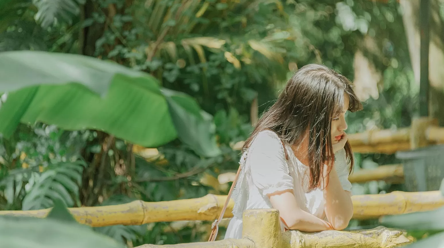 Ilustrasi ketika bosan menunggu pasangan selesai berkegiatan. (Pexels / Min An)