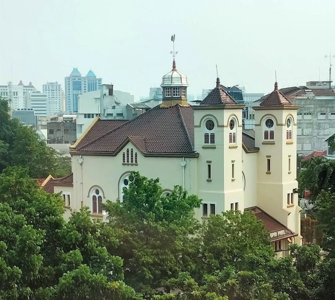 Tampak GPIB Kniel dari jauh. (Google Maps Reviewer / Ruid Hiu)