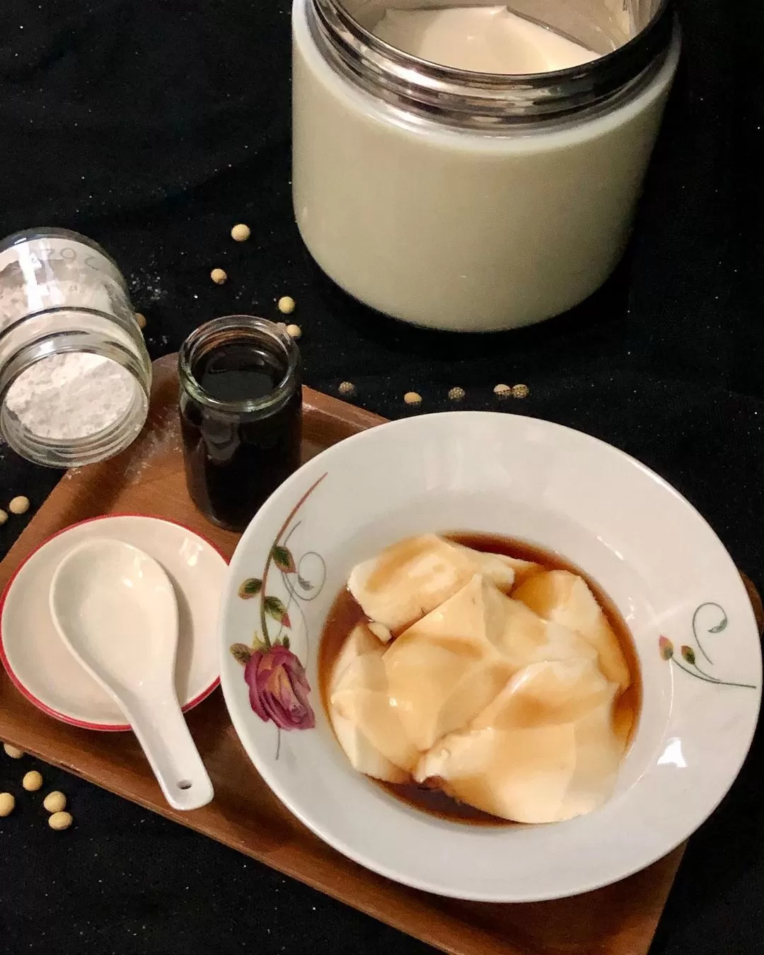 Kembang tahu atau yang dalam bahasa Mandarin dikenal sebagai douhua. (Instagram / @dylaine_chen)