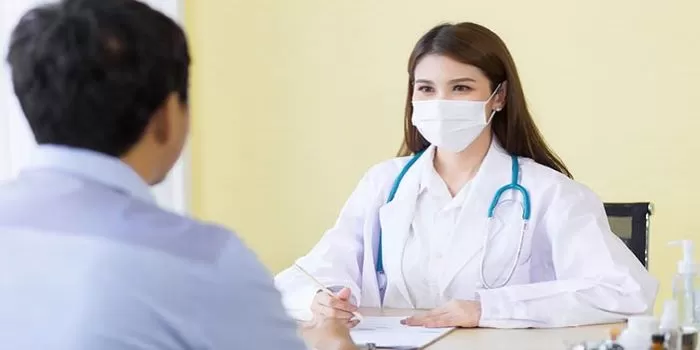 Konsultasi dengan dokter untuk belajar memahami tanda vital pada tubuh kita (foto : Halodoc)