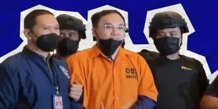 Seorang bandar judi online yang telah ditangkap polisi beberapa waktu lalu. (Instagram / @kalbar_presisi)