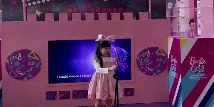 Keseruan acara World of Barbie 65th Exclusive Party di Supermal Karawaci. (Instagram / @jkt.spot)