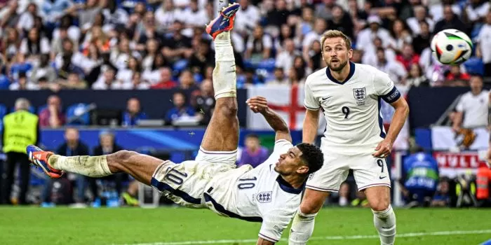 Jude Bellingham yang mencetak gol dengan tendangan saltonya. (Official Whatsapp / UEFA Champions League)