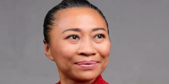 Sosok Ni Luh Djelantik, pengusaha sepatu yang sukses membawa budaya lokal Bali lewat sepatunya yang mendunia. (Instagram / @niluhdjelantik)