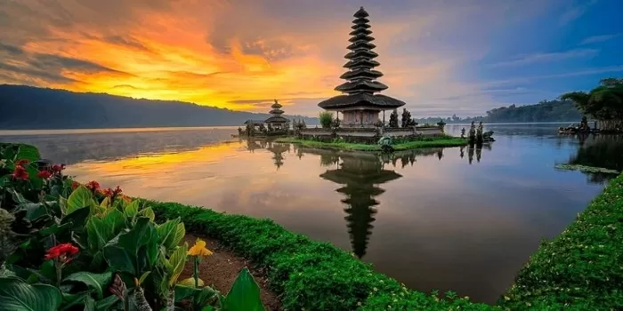 Sebuah pura yang ada di Bali. (Pinterest / Flickr)
