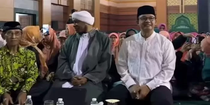 Momen Anies Baswedan menghadiri Tabligh Akbar. (Instagram / @aniesbaswedan)