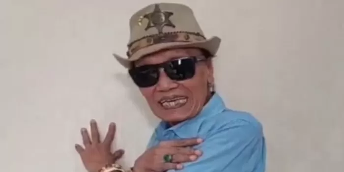 Potret Tessy Kabul, komedian legendaris yang merasa namanya dirugikan akibat pernyataan Kepala BP2MI tentang pengendali judi online berinisial T. (Instagram / @tessykabulreal)