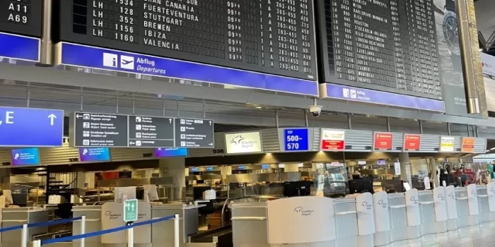 Suasana airport. (Pinterest / Salom&eacute;????)