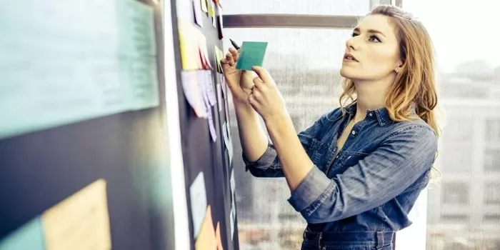 Ilustrasi seorang peneliti yang tengah meriset kajian ilmiah. (Pinterest / The Wall Street Journal)