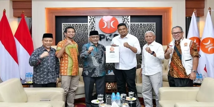 Foto bersama Bobby Nasution dan Surya di DPP PKS. (Instagram / @bobbynst)
