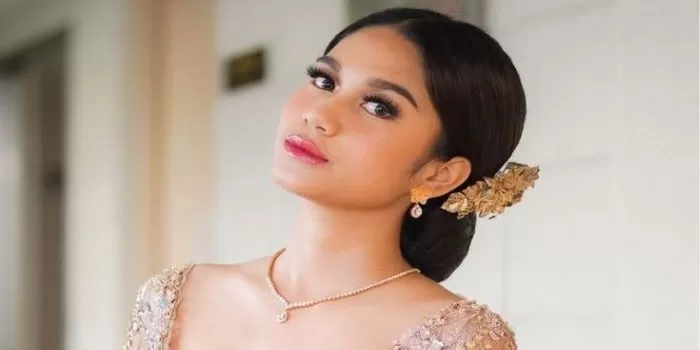 Azizah Salsha, seorang selebgram cantik yang merupakan istri pesepak bola Pratama Arhan. (Pinterest / Popbela)