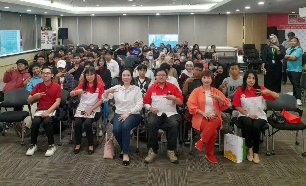 Foto bersama panitia dan peserta acara. (foto: istimewa)