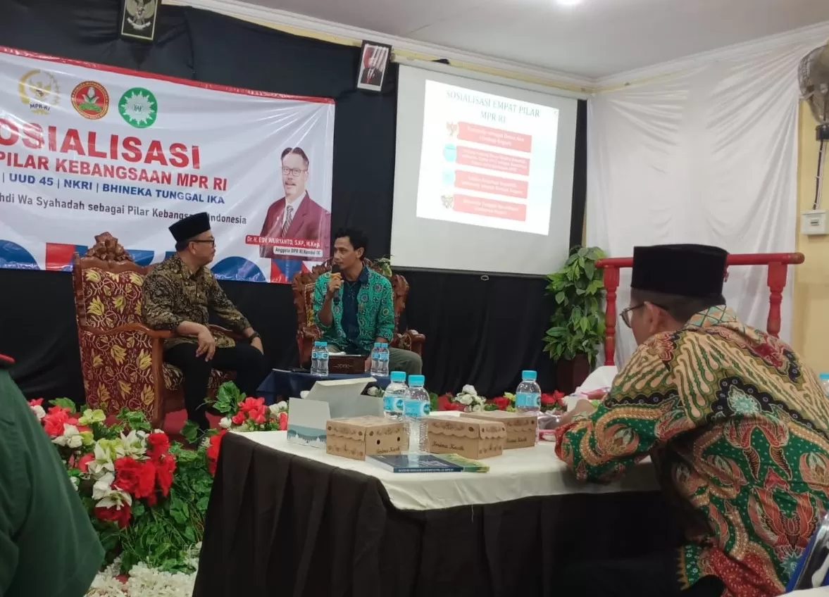Anggota Komisi IX DPR RI Edy Wuryanto mensosialisasikan Empat Pilar Kebangsaan kepada Pemuda Muhammadiyah dan HW di SMK Muhammadiyah 1 Randublatung, Sabtu (4/11/2023). (Foto : Dok Pemuda Muhammadiyah)