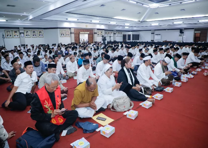 Sejumlah umat beragama di Jateng menyambut tahun baru di gedung gradika Semarang pada 31 Desember 2024 (Humas Pemprov Jateng)