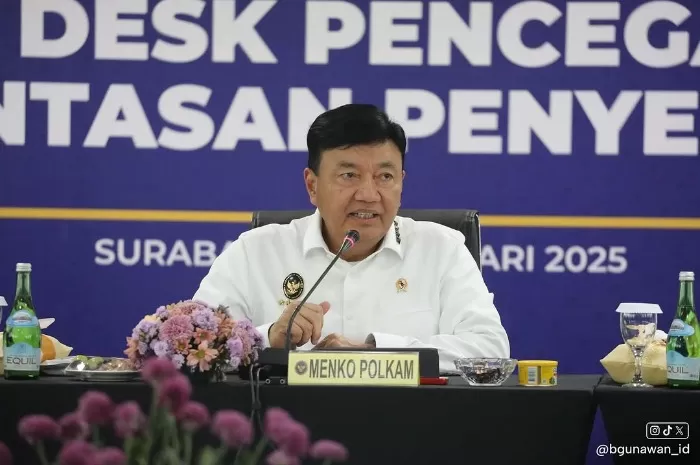 Menko Polkam RI Budi Gunawan yang mengungkap kasus penyelundupan barang impor dalam konferensi pers di Surabaya, Jawa Timur, pada Rabu, 5 Februari 2025 ((Instagram.com/@bgunawan_id))