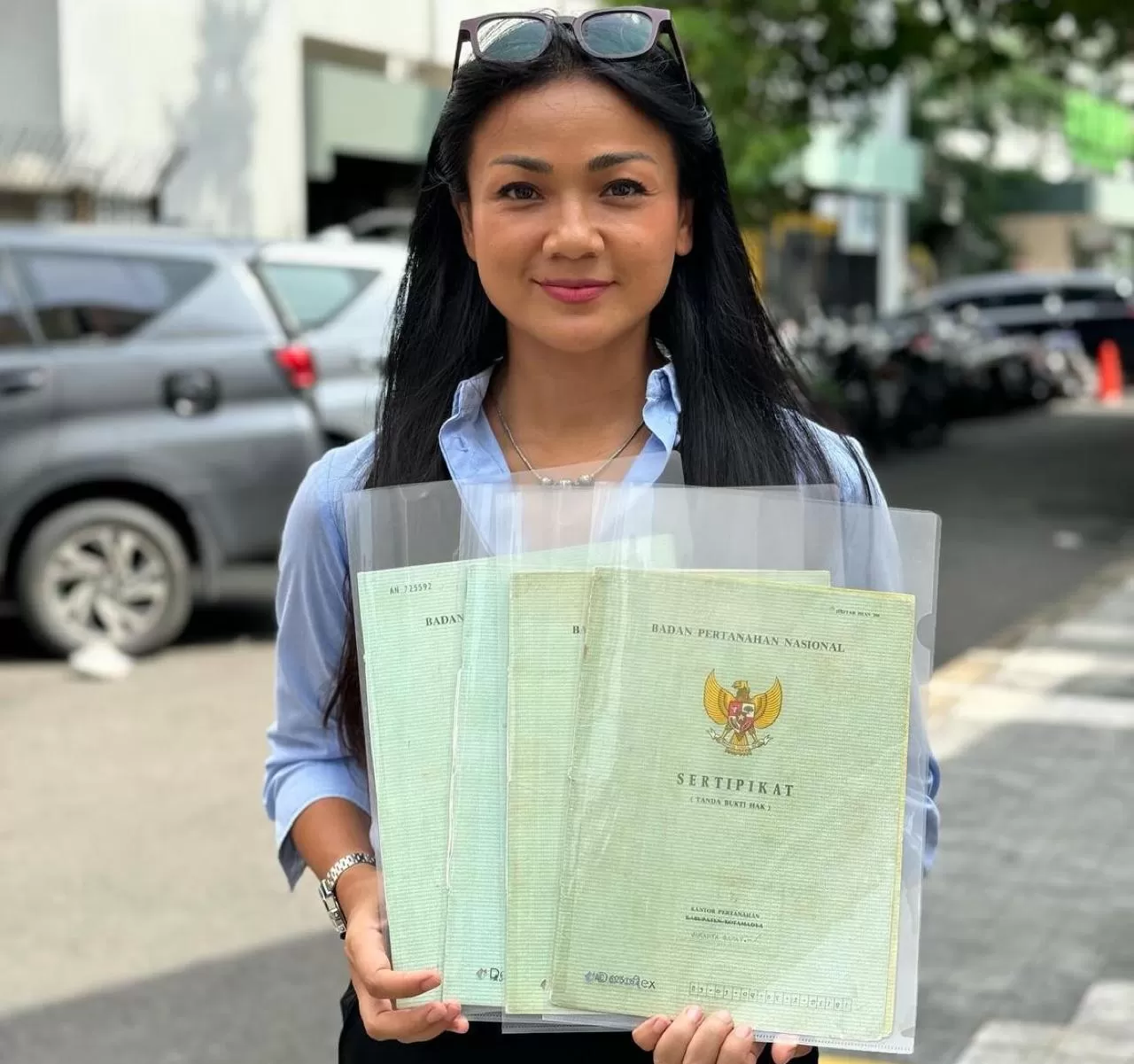 Nirina Zubir Rebut Kembali Aset Warisan Ibu dari Tangan Mafia Tanah, Begini  Kisah Perjuangannya - Klik Media Network