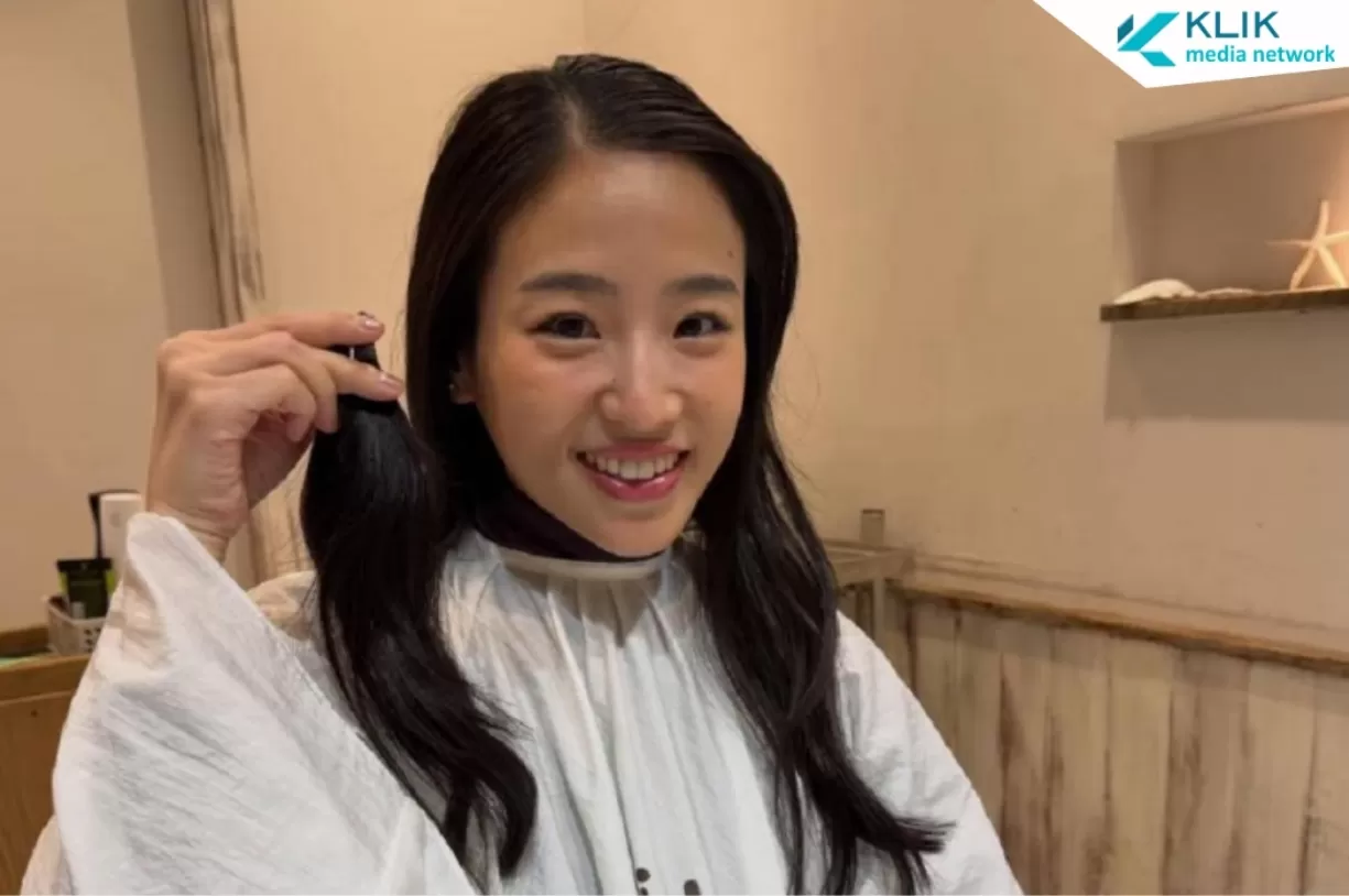 Moment saat Haruka memotong dan mendonasikan rambutnya untuk para pejuang kanker. (Yuan/Klikmedianetwork.com)