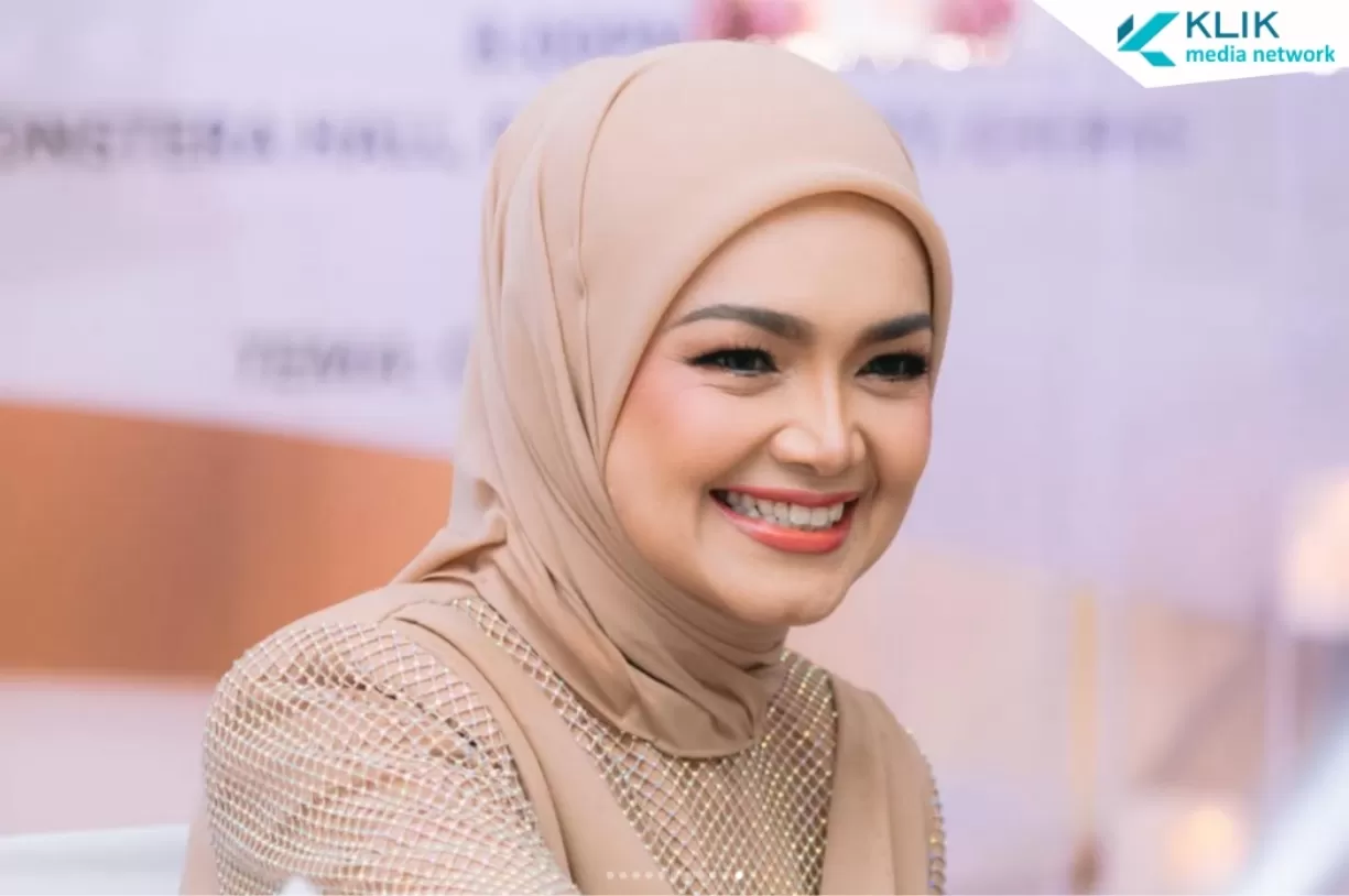Penyanyi pop ternama Malaysia, Siti Nurhaliza kecelakaan mobil.  (Yuan/Klikmedianetwork.com)