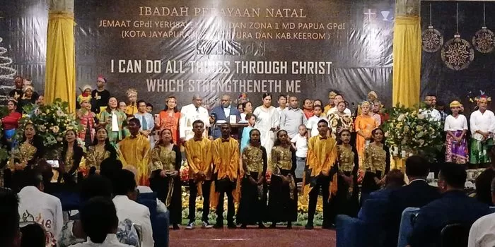 Para Gembala dan jemaat GPdI Papua saat mengelar ibadah Natal bersama di  gedung baru Gereja GPdI Jemaat Yerusalem Baru Hanyaan, Entrop, Senin, (4/12/2023)  malam (HANS PALEN/Ceposonline.com)