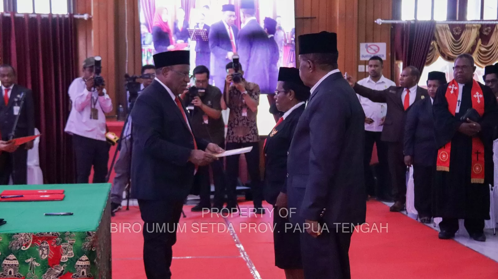 Proses pelantikan Pokja Agama MRPT di Nabire, Papua Tengah, Rabu (6/12/2023) (PEMPROV PAPUA TENGAH)