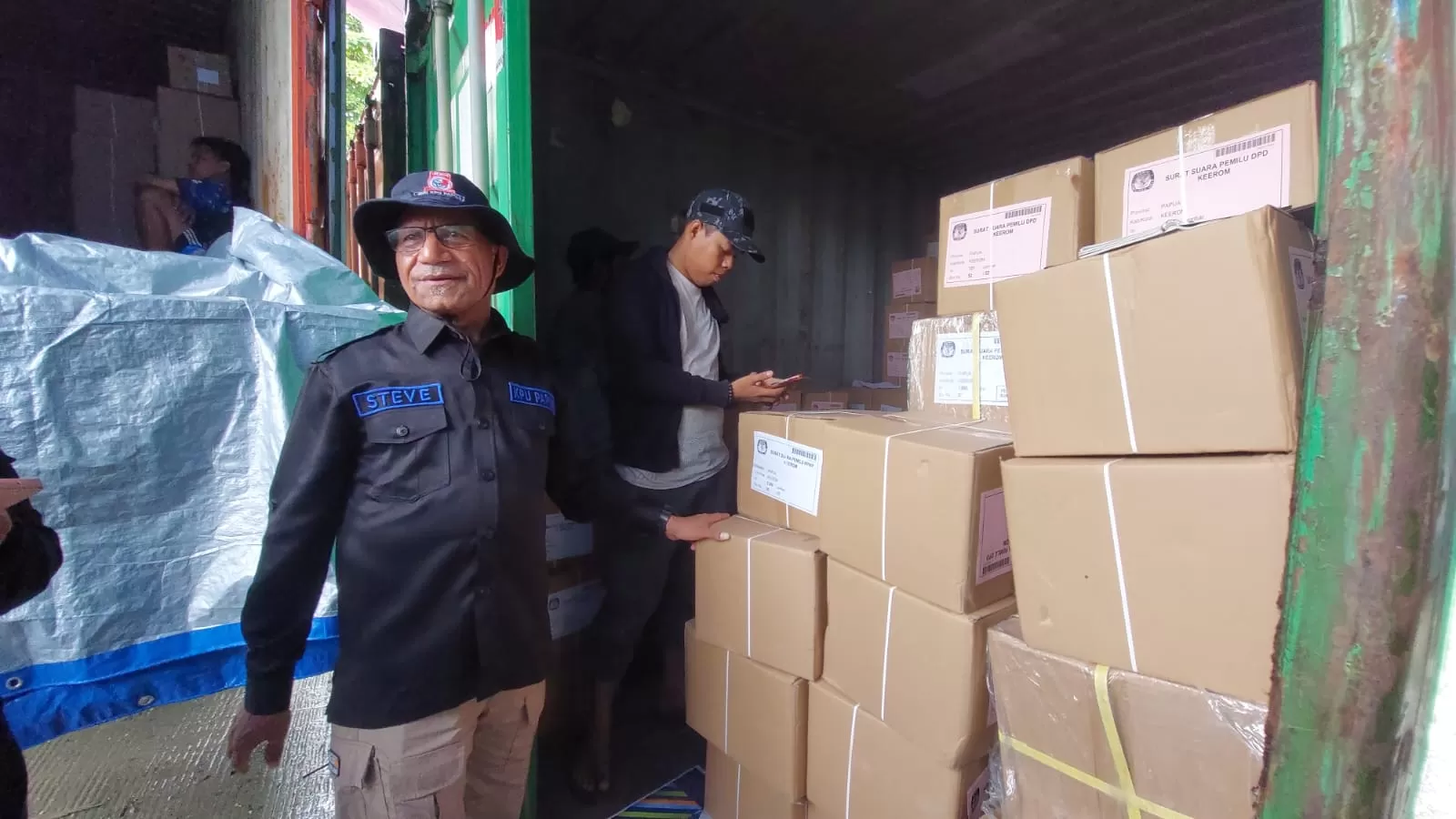 Ketua KPU Provinsi Papua, Steve Dumbon.  (Ceposonline.com/HANS PALEN)