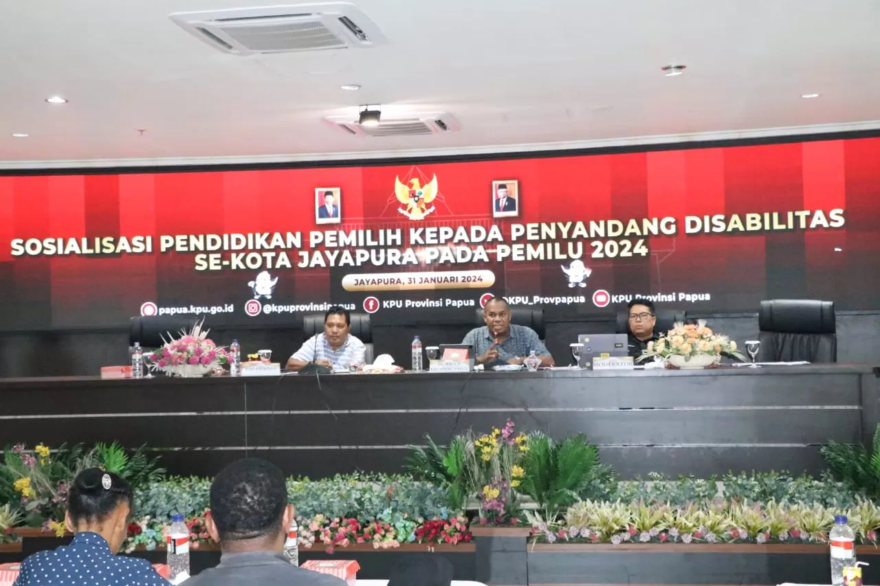 Proses sosialisasi pemilih kepada pennyandang disabilitas yang berlangsung di kantor KPU di Holtekamp Kota Jayapura, Rabu (31/01/2024).  (Ceposonline.com/MUSTAKIM ALI)