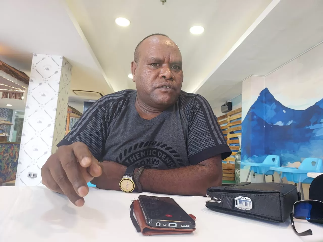 Ketua KPU Kabupaten Tolikara Netius Wonda.    (Ceposonline.com/KAREL)