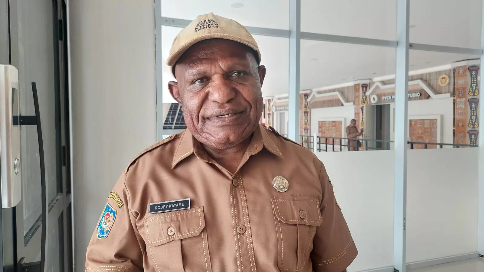 Kepala Dinas Kesehatan Provinsi Papua, Robby Kayame, mengonfirmasi bahwa pihaknya siap menanggung semua biaya pengobatan Ais Utasad, bocah 4 tahun asal Mamberamo Raya yang diduga terkena tumor. (ELFIRA/CENDERAWASIH POS)