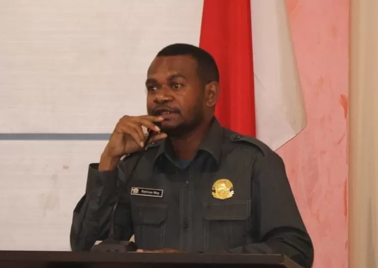 Ketua Pokja Adat MRP Provinsi Papua, Raimond May.    (Ceposonline.com/MUSTAKIM ALI)