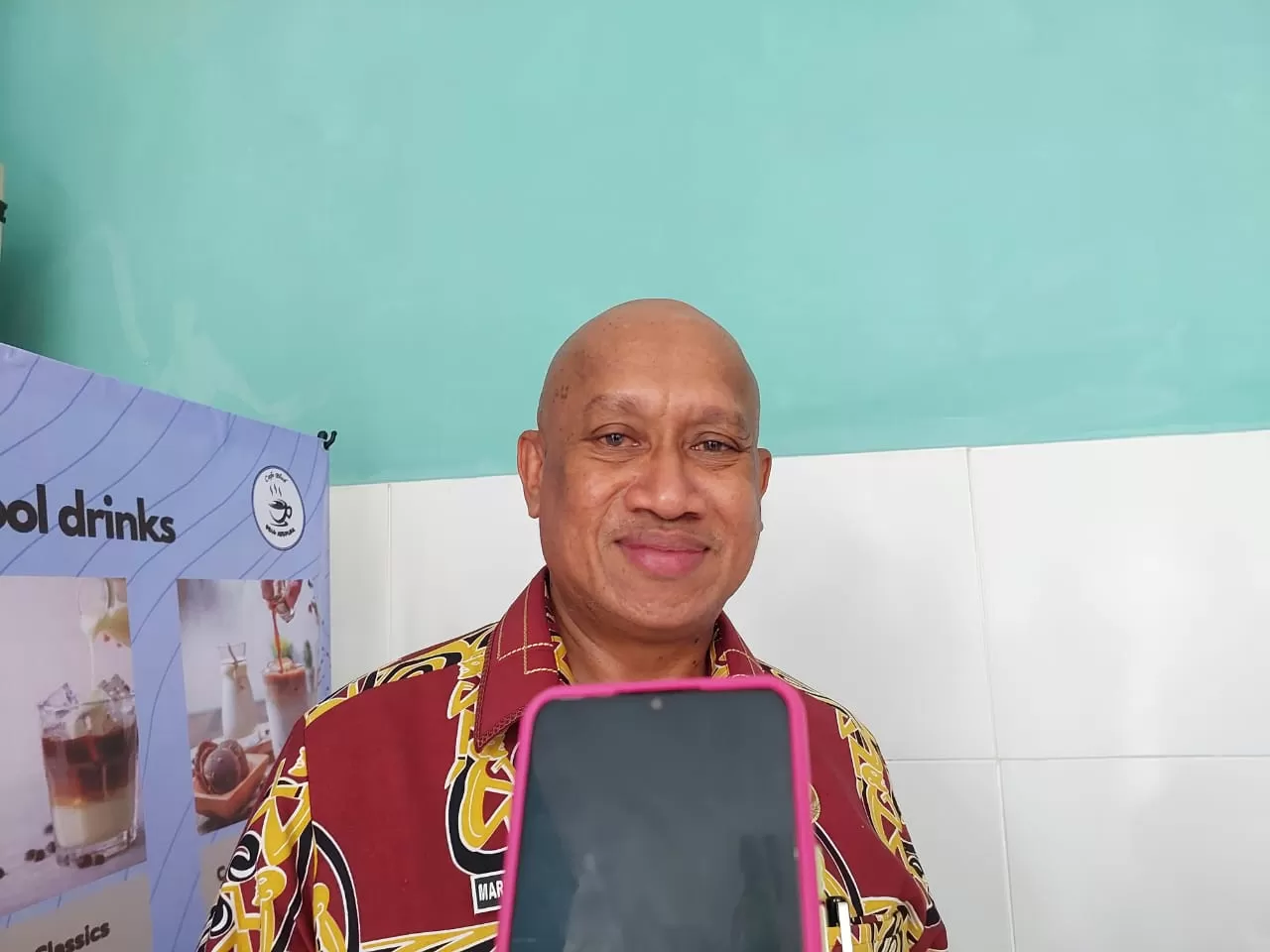 Penjabat Bupati Sarmi Markus Mansnembra. (ceposonline.com/KAREL)