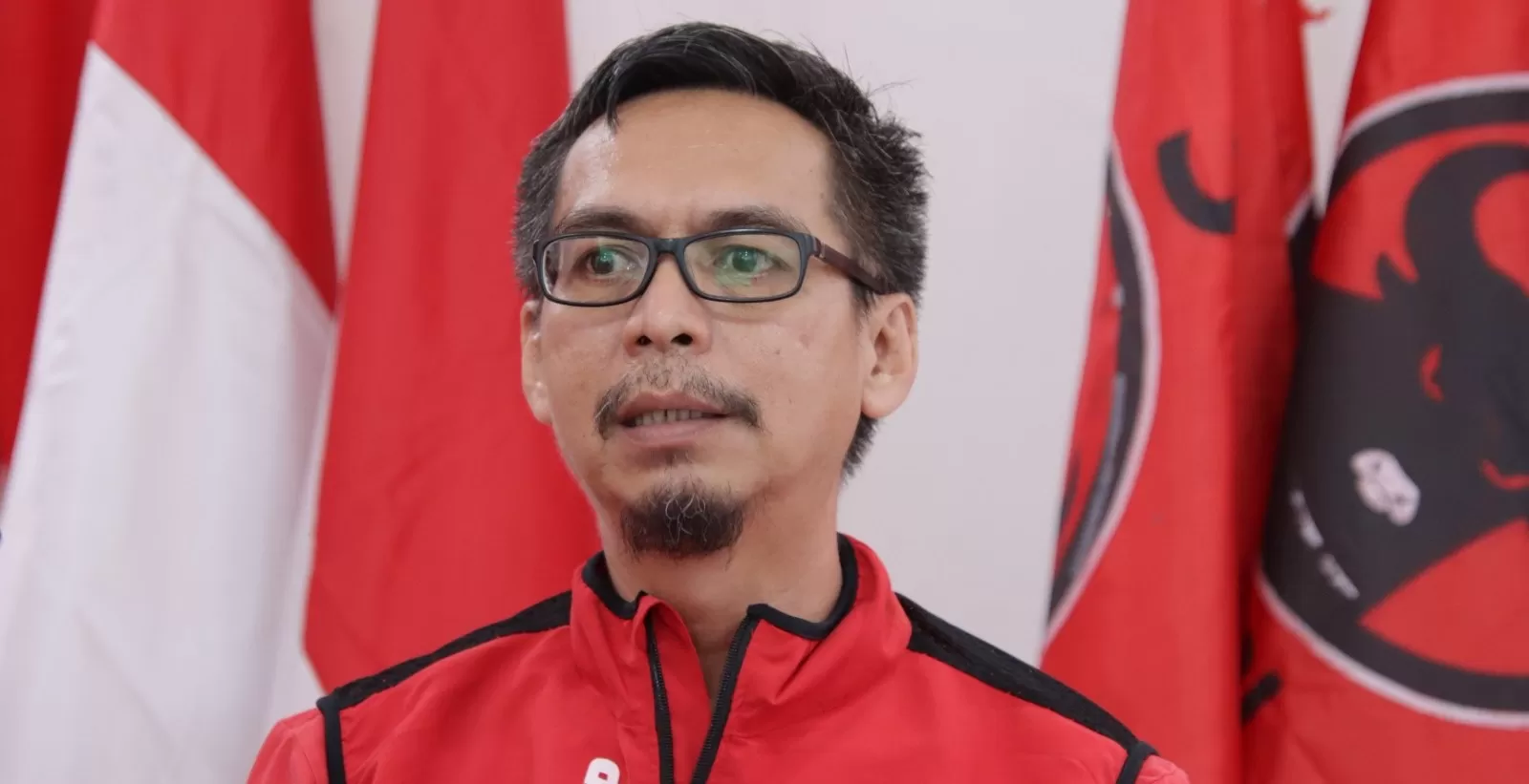 Sekretaris DPD PDI Perjuangan Papua, Surya Ibrahim, bicara soal dua sosok dari internal PDIP yang didorong sebagai calon Gubernur Papua. (CENDERAWASIH POS/Abdel Gamel)