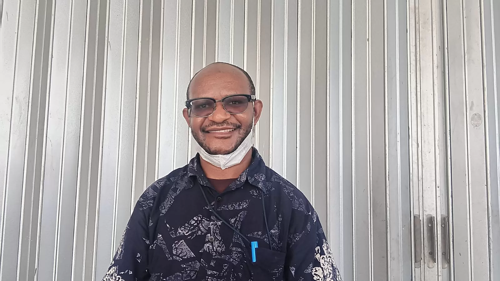 Ketua KPU Dogiyai, Elias Ramos Petege bicara soal pencairan dana Pilkada yang cair bulan Mei ini. (CENDERAWASIH POS/Theresia)