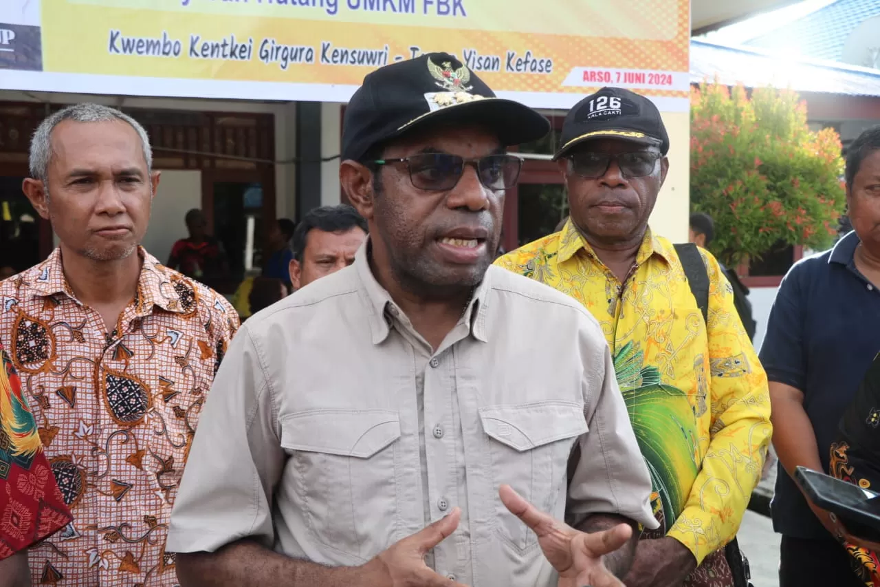 Bupati Keerom, Piter Gusbager.  (Ceposonline.com/Mustakim Ali)